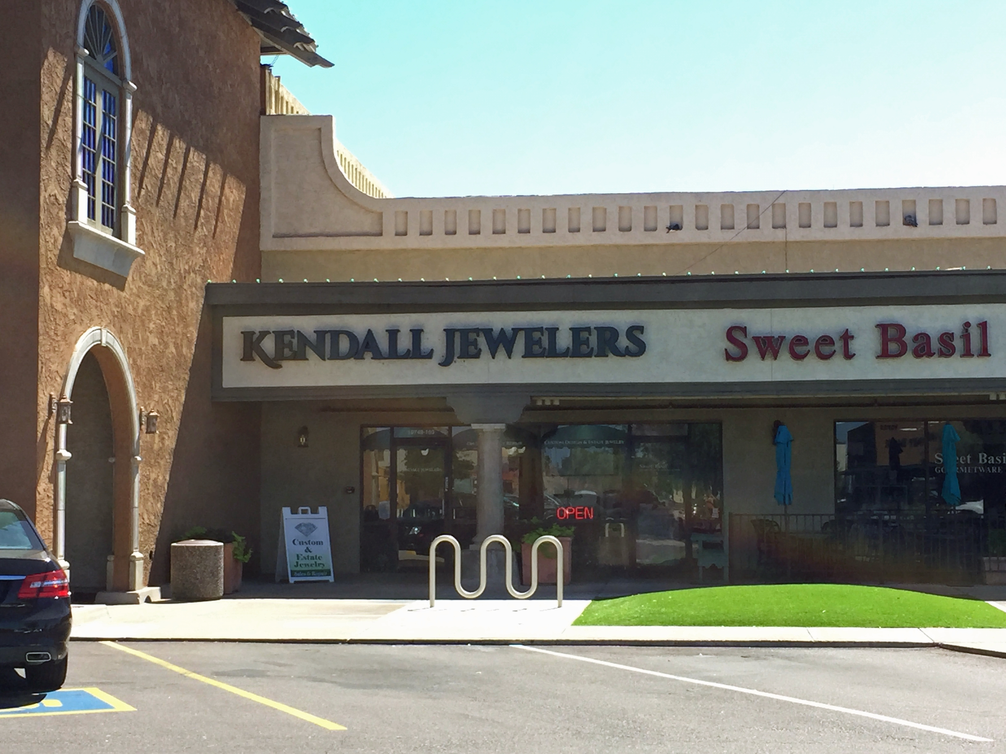 Kendall 22K Gold Bracelet - Place An Order Now! – Virani Jewelers